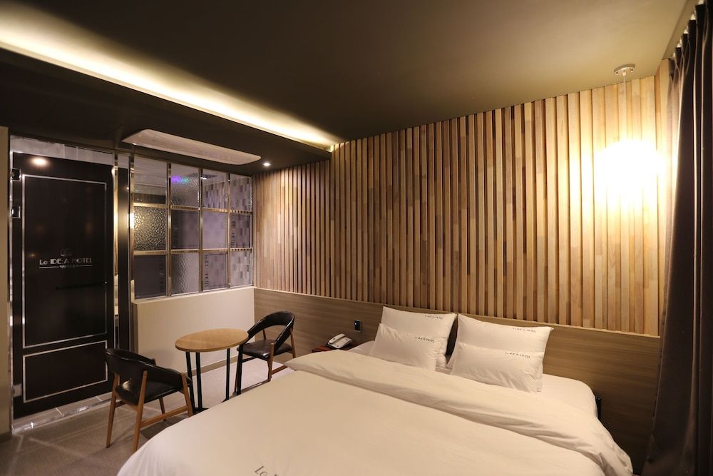 Idea Hotel Deluxe Room 2