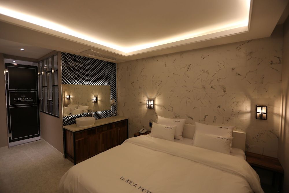 Idea Hotel Deluxe Room 3