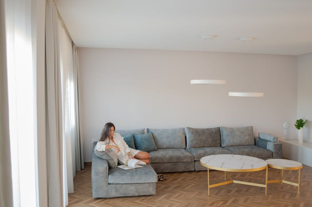 Marble Luxury Suites Luxury 2 Bedroom Suite with Pool View / Marin 7