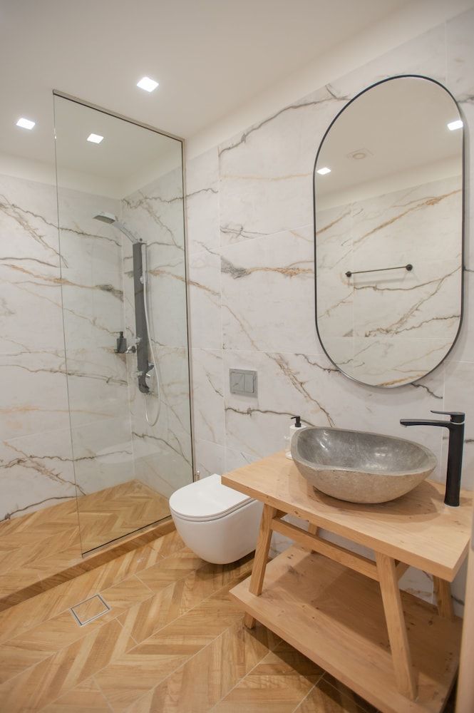 Marble Luxury Suites Executive 2 Bedroom Suite with Pool View / Olive 3