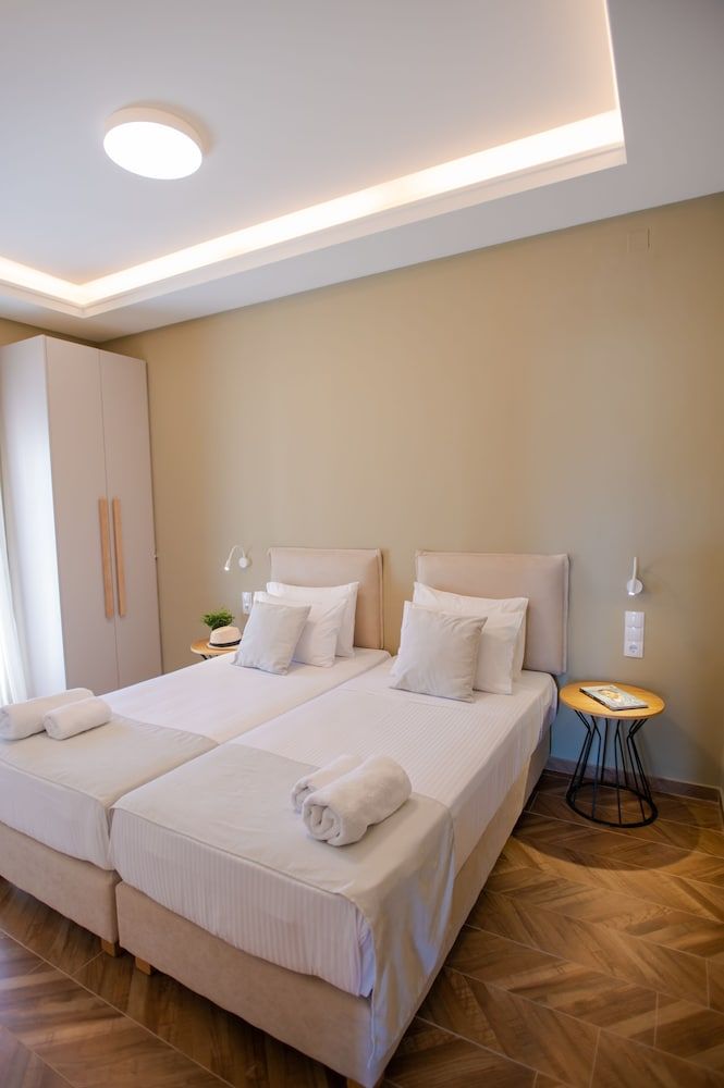 Marble Luxury Suites Executive 2 Bedroom Suite with Pool View / Olive