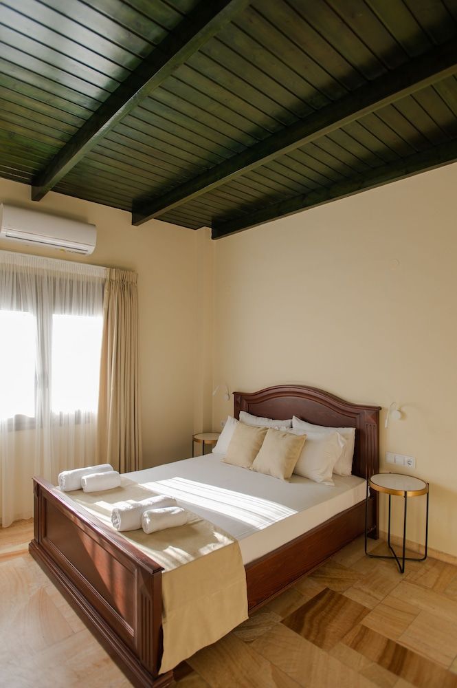 Marble Luxury Suites Deluxe 2 Bedroom Suite Upper Floor & Pool View / Onix 2