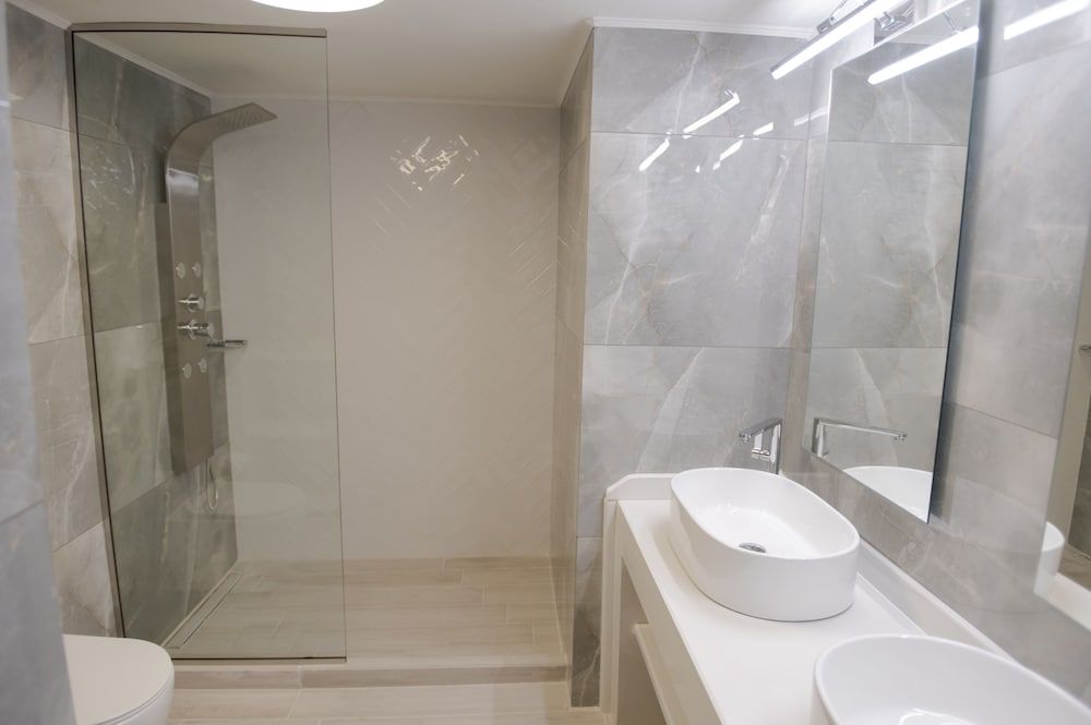 Marble Luxury Suites Deluxe 2 Bedroom Suite Upper Floor & Pool View / Onix 5