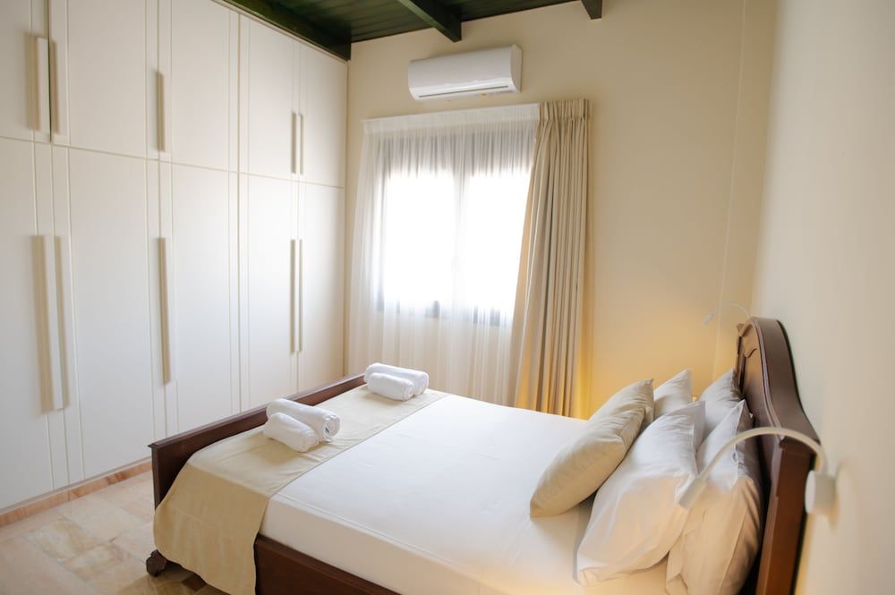 Marble Luxury Suites Deluxe 2 Bedroom Suite Upper Floor & Pool View / Onix 3