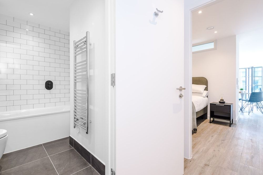 Hilltop Serviced Apartments - Piccadilly Premium Apartment, 1 Double Bed 12