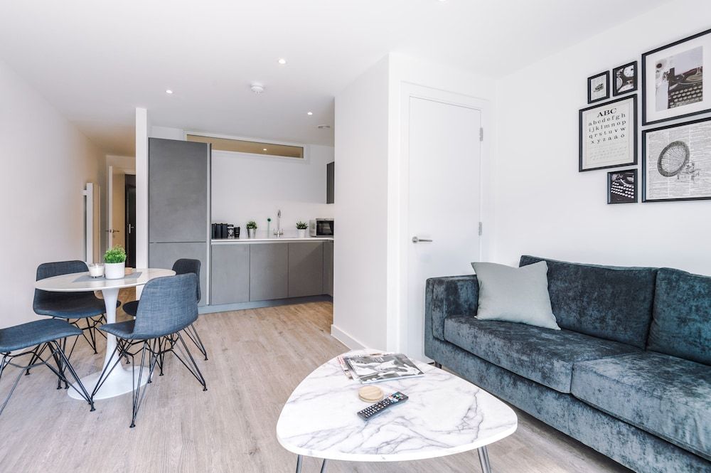 Hilltop Serviced Apartments - Piccadilly Premium Apartment, 1 Double Bed 16