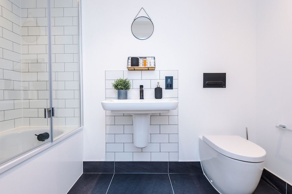 Hilltop Serviced Apartments - Piccadilly Premium Apartment, 1 Double Bed 9