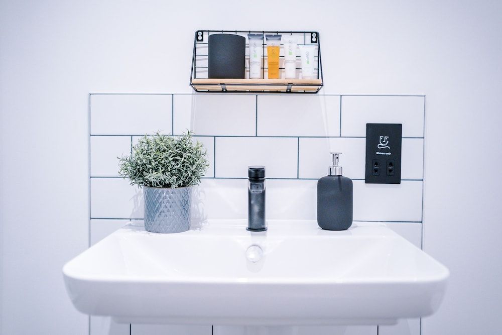 Hilltop Serviced Apartments - Piccadilly Premium Apartment, 1 Double Bed 8