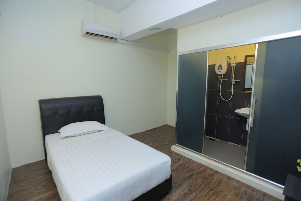 undefined JAM Hotel near ERL Salak Tinggi Sepang 3