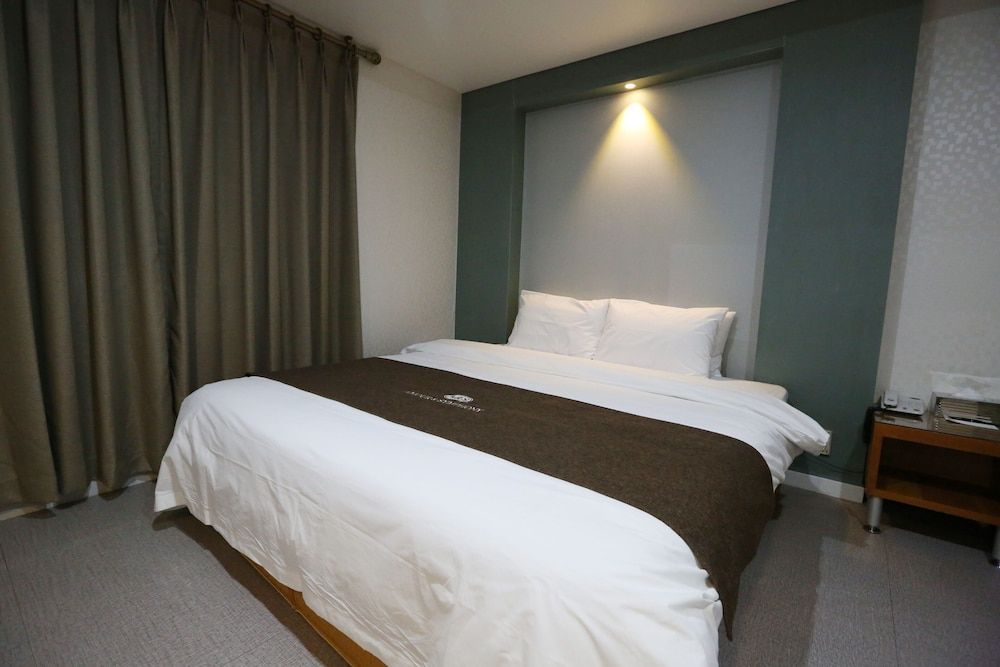 Hotel Symphony Superior Double Room 5