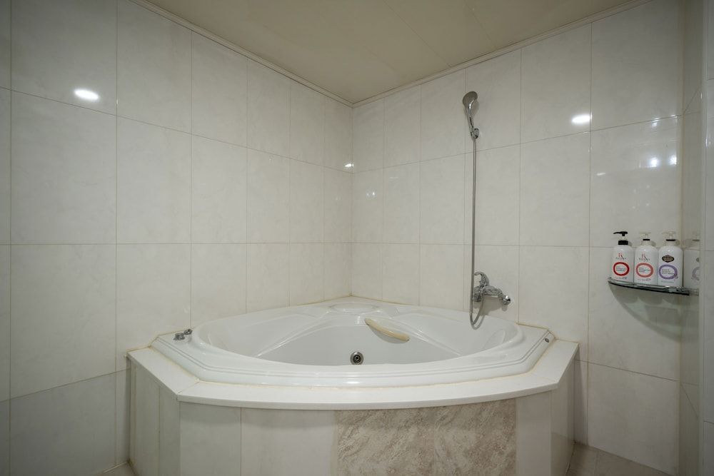 Hotel Symphony Family Room 5