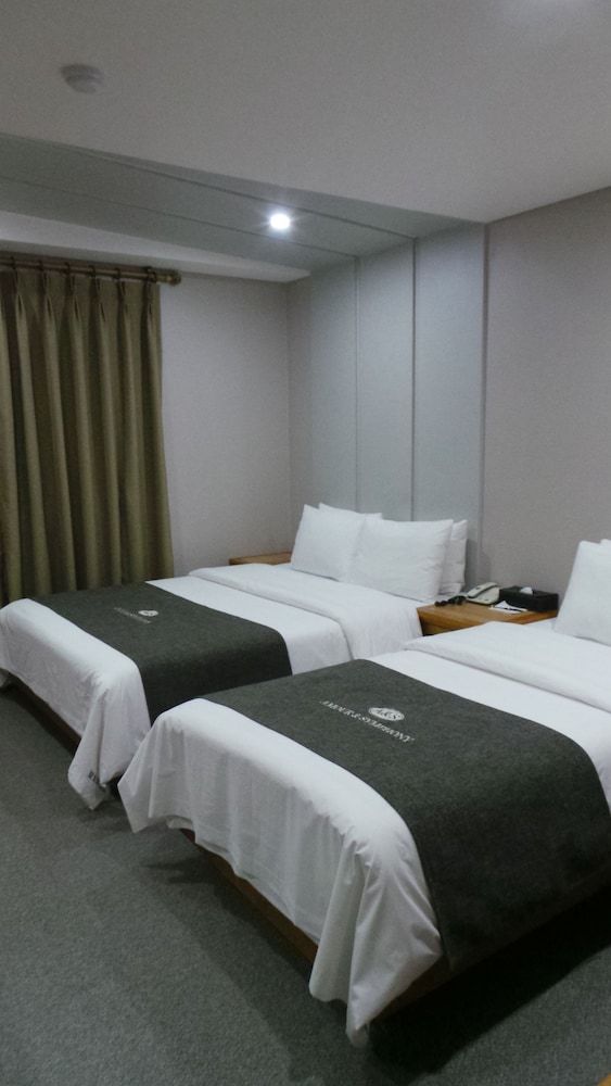 Hotel Symphony Superior Twin Room 4