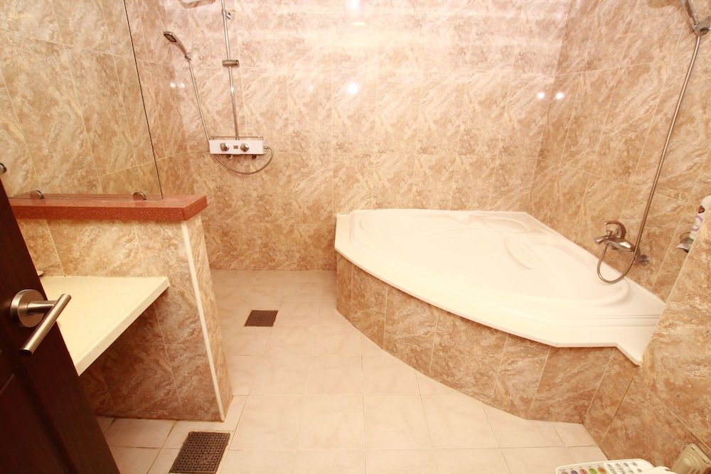 Hotel Symphony Family Room 6