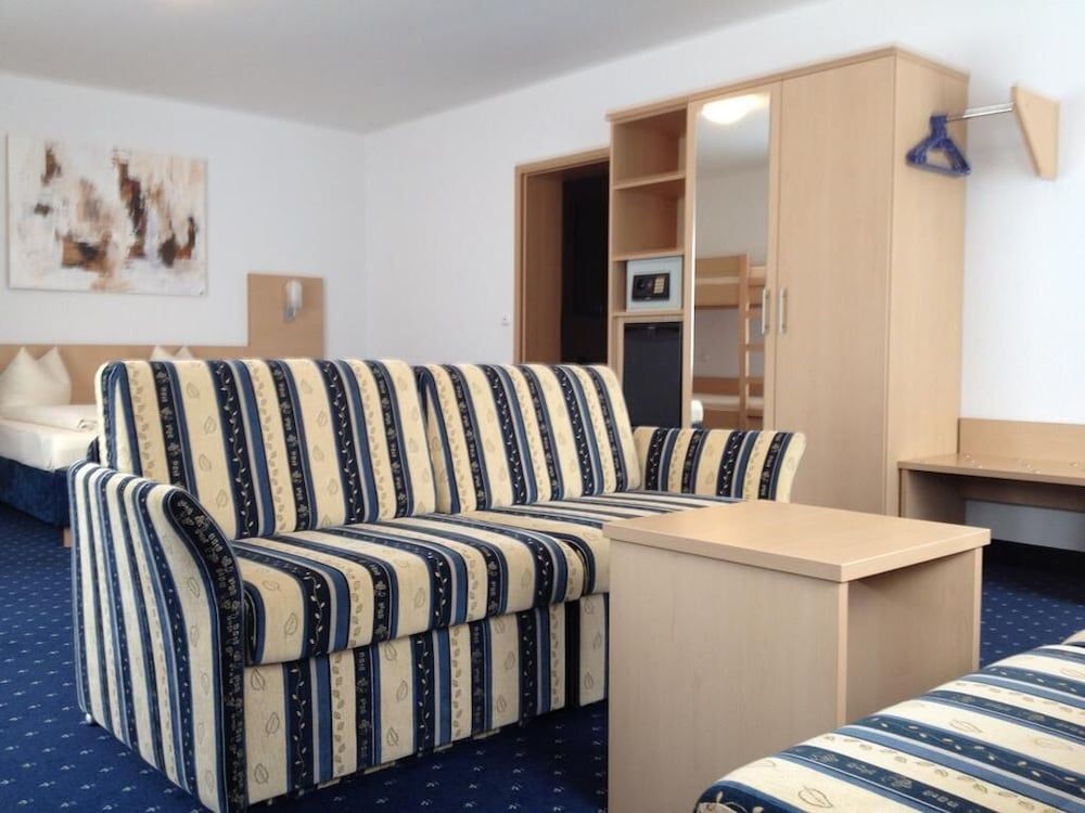 Hotel Garni Bettina Family Room 2