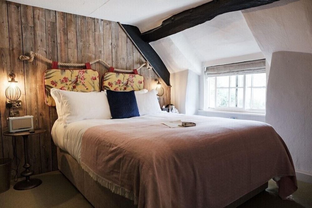 Castle Inn Classic Double Room 6