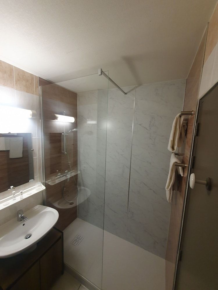 Hôtel Salea Standard Quadruple Room 5