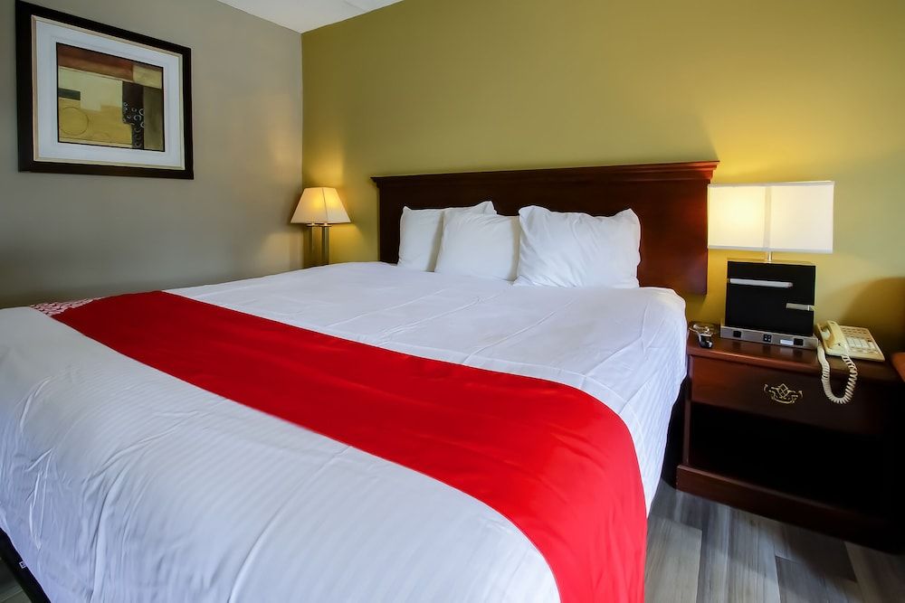 Cypress Inn & Suites Washington by OYO Room, 1 King Bed, Accessible 2