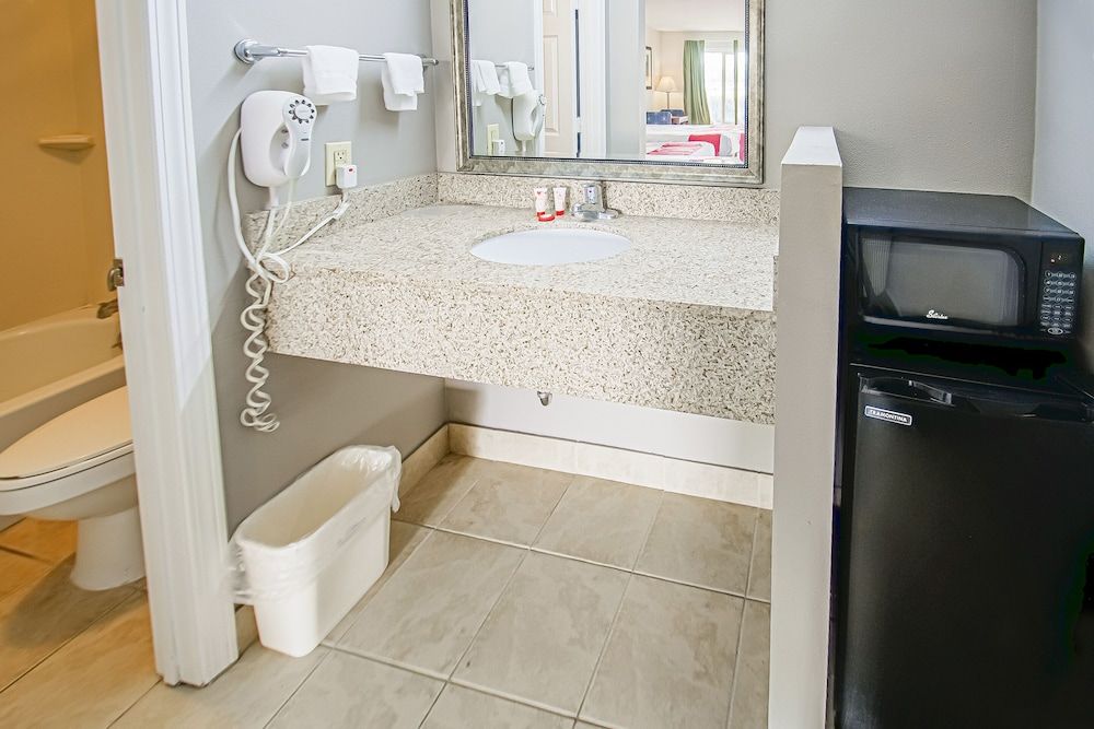 Cypress Inn & Suites Washington by OYO Room, 2 Queen Beds 7