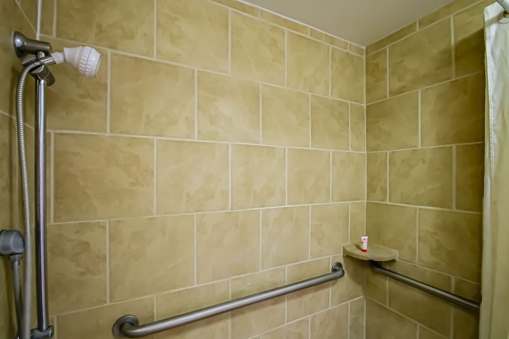 Cypress Inn & Suites Washington by OYO Room, 1 King Bed, Accessible 8