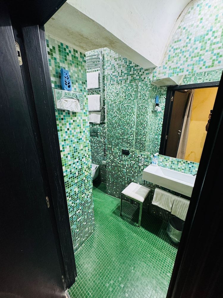 undefined LHP Suite Piazza di Spagna 7