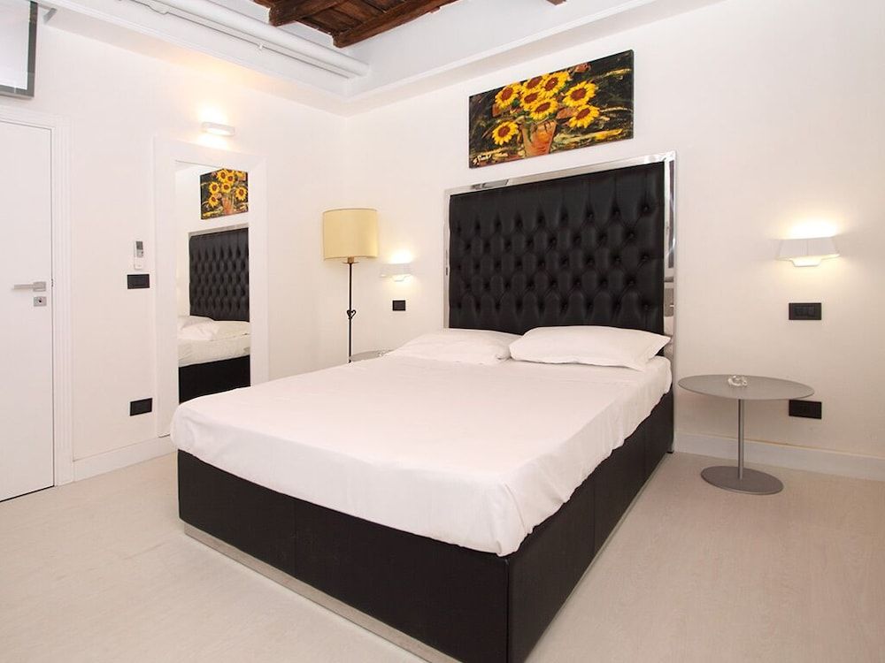 undefined LHP Suite Piazza di Spagna 3