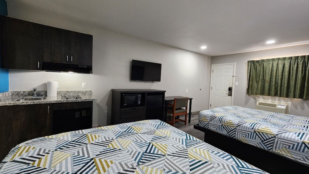 Scottish Inn & Suites