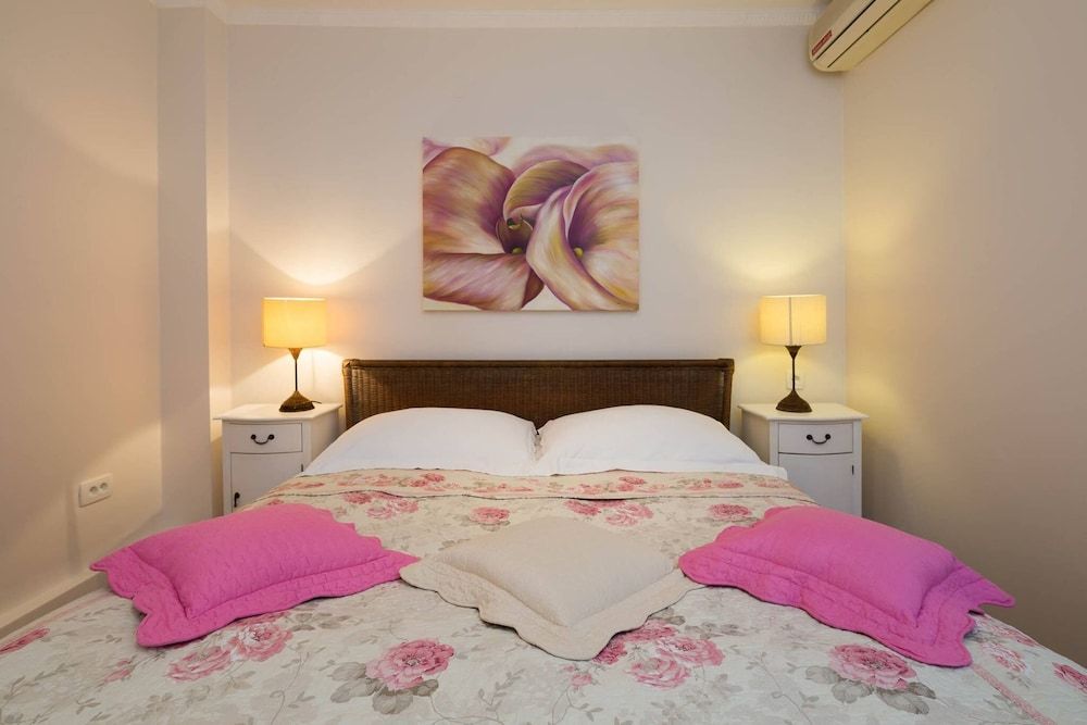 undefined Apartments Suzy 6