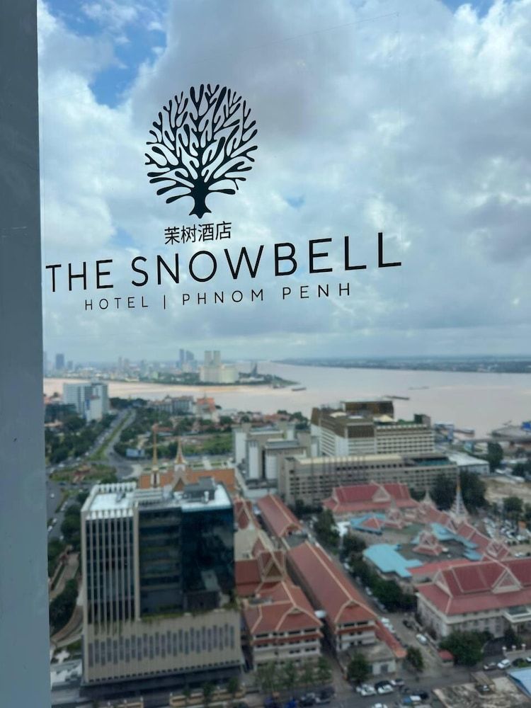 undefined Snowbell Hotel 8