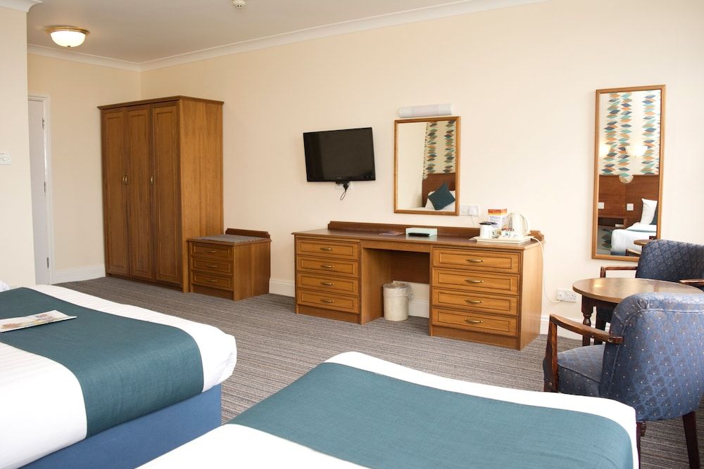 Family Quadruple Room (2 Adults + 2 Children)