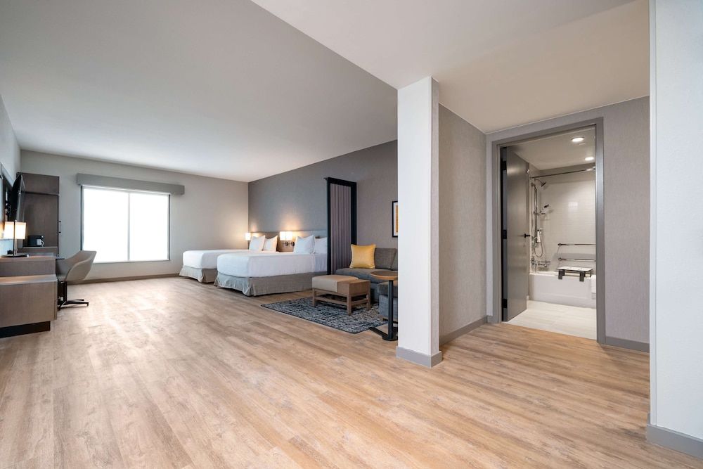 Two Queen Beds, Accessible, Bathtub