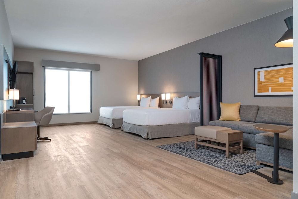 Two Queen Beds, Accessible, Bathtub