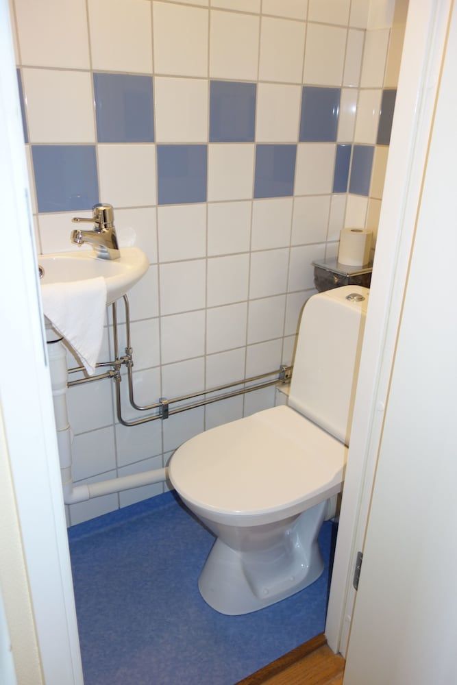 Hotell Svanen Standard Twin Room, Shared Bathroom 7