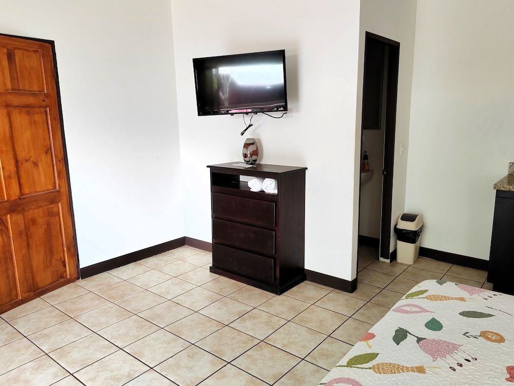 Hotel Los Ranchos Deluxe Room 9