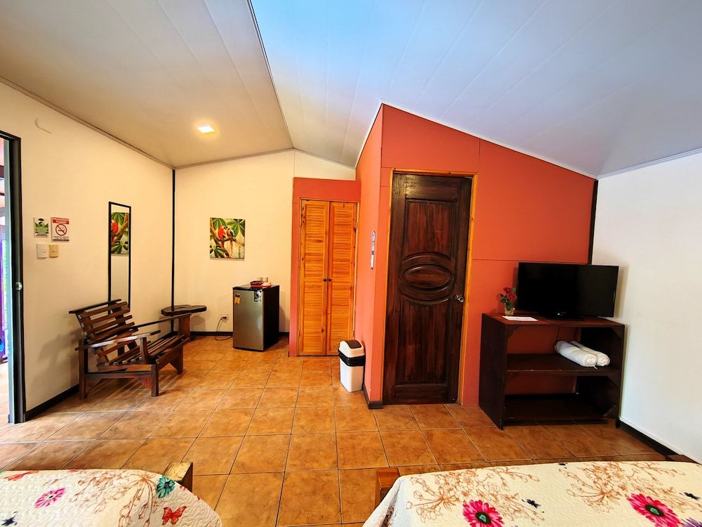 Hotel Los Ranchos Deluxe Room 8