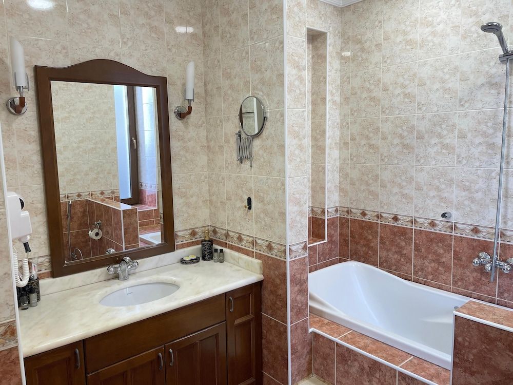 Sands of Time Classic Triple Room 18