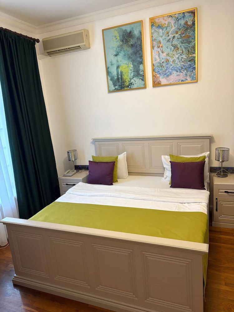 Sands of Time Classic Triple Room 8