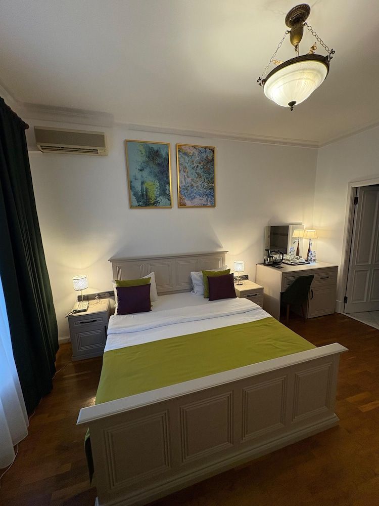 Sands of Time Classic Triple Room 6