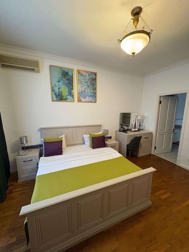 Sands of Time Classic Triple Room 9