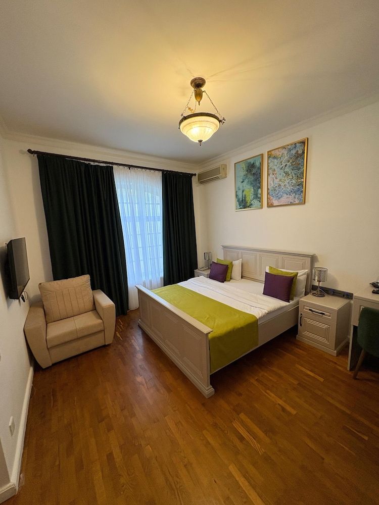 Sands of Time Classic Triple Room 10