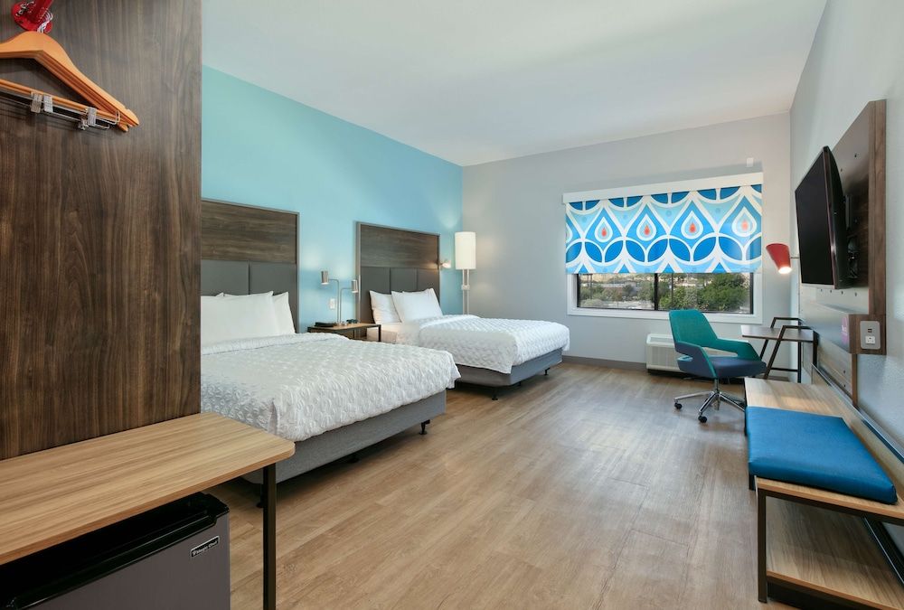 Room, 2 Queen Beds, Accessible, Bathtub