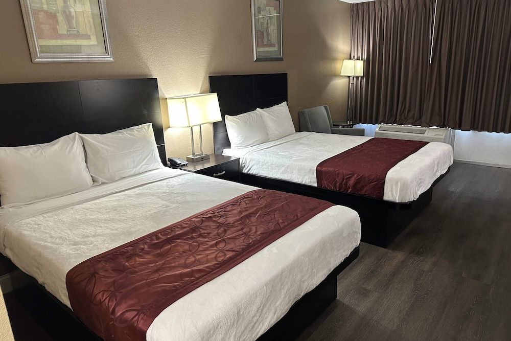Rodeway Inn Bushnell Room, 2 Double Beds, Accessible, Non Smoking