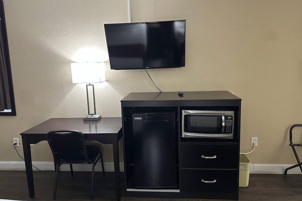 Rodeway Inn Bushnell Standard Room, 2 Double Beds, Non Smoking 3