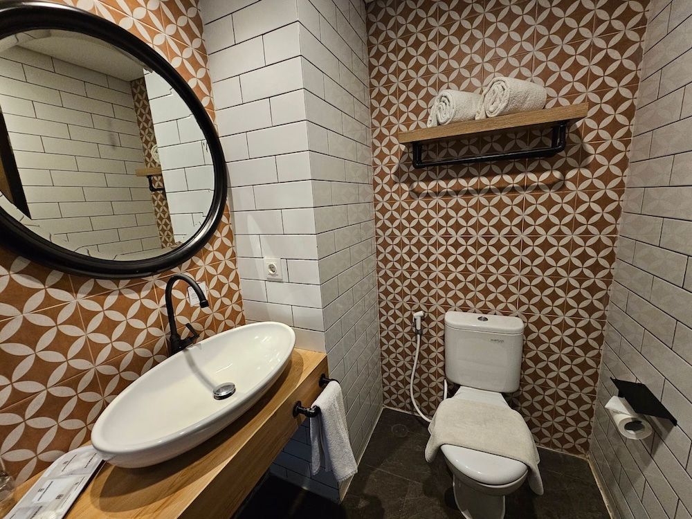 Hotel FortunaGrande Jember Deluxe Room 3