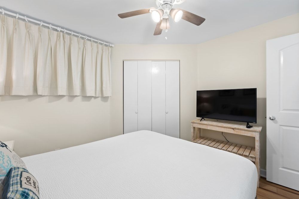 Condo, 2 Bedrooms, Ocean View (203W)