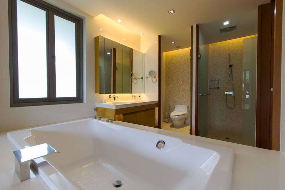 Pearl of Naithon by Alexanders Superior Apartment, 3 Bedrooms, Pool View, Beachfront 16