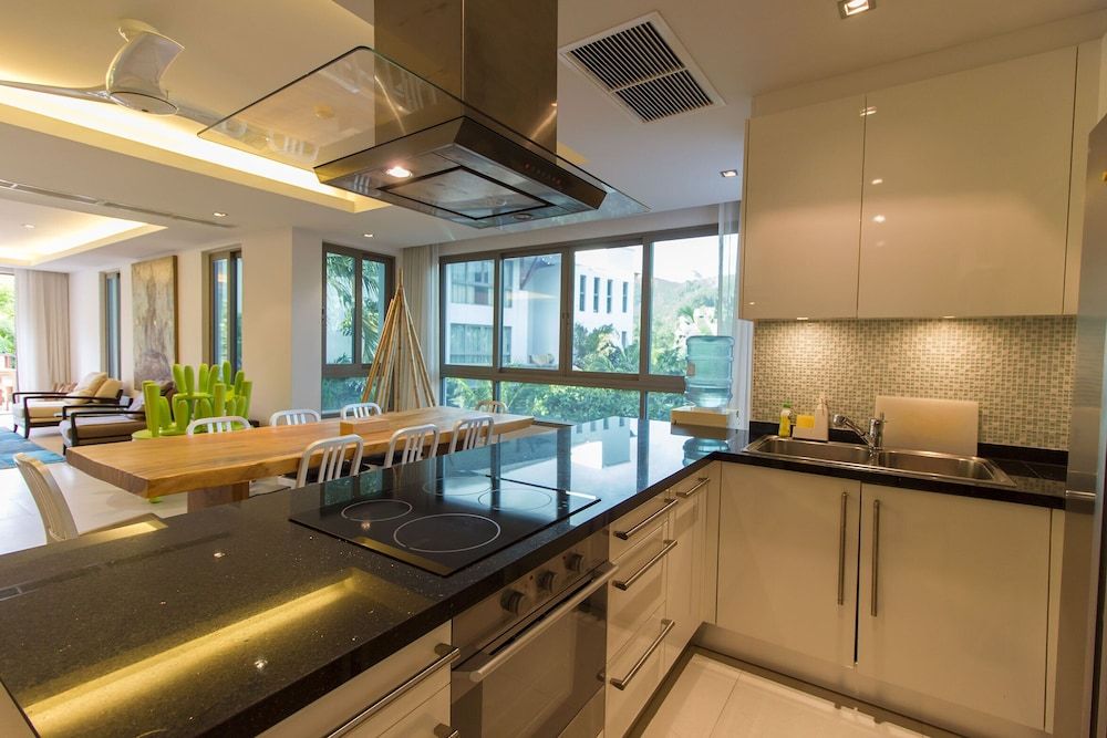 Pearl of Naithon by Alexanders Superior Apartment, 3 Bedrooms, Pool View, Beachfront 10