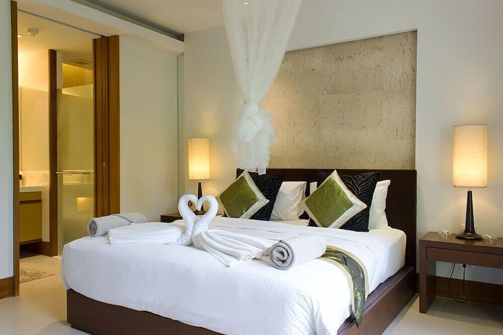 undefined Pearl of Naithon by Alexanders 8