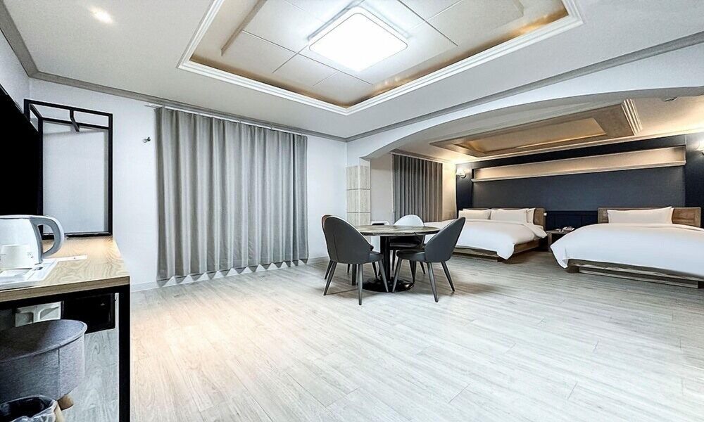 Gumi Time Hotel Family Twin Room 2