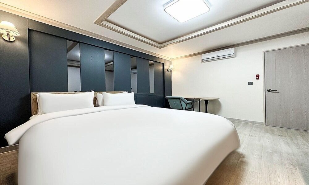 Gumi Time Hotel Double Room 9