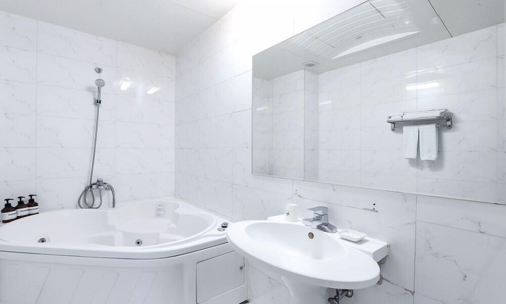 Gumi Time Hotel Family Twin Room 9